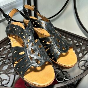 Bare Traps Black Sandal, size 8.5